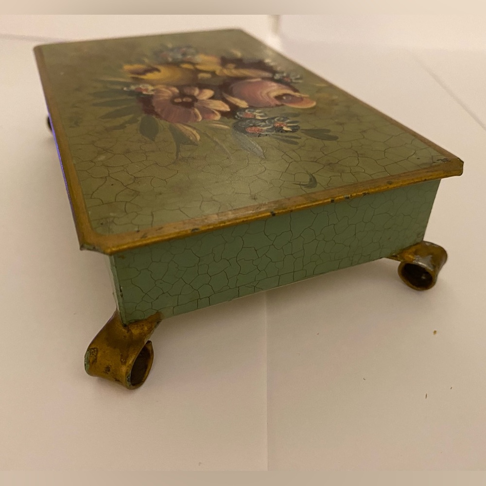 Vintage Dutch Toleware Metal Cigarette Box on Feet - Picture 8 of 16
